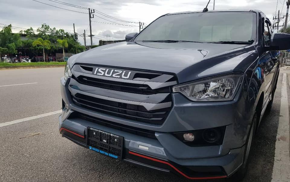 สเกิร์ตรอบคัน สปอยเลอร์ ครอบกระจก D-MAX 2022 สีเทาสีเทาแลมโบ