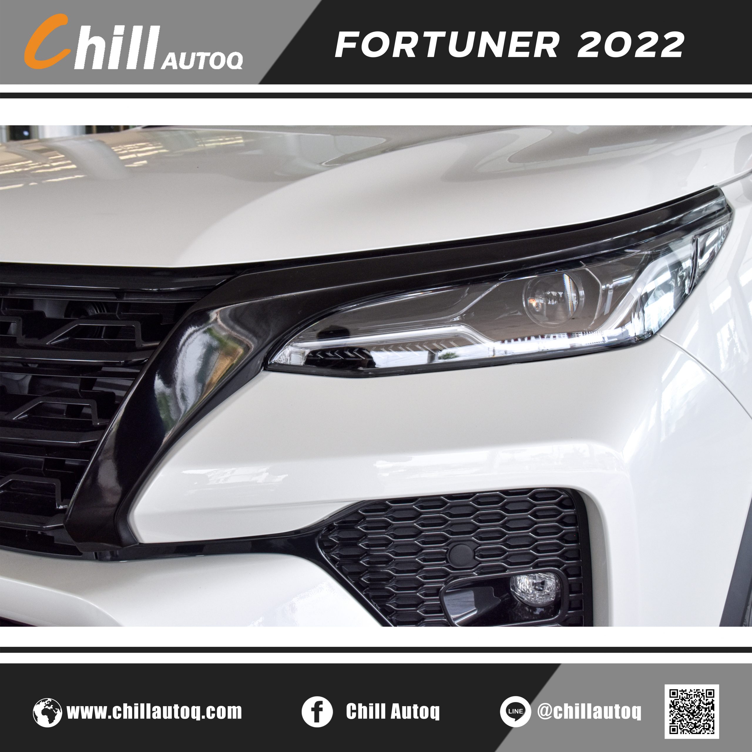 ครอบกระจังหน้า  Fortuner สีดำเงา